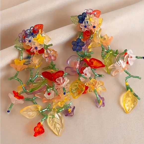 Exaggerated Flower Vine Design Dangle Earrings - Picture 2 of 4